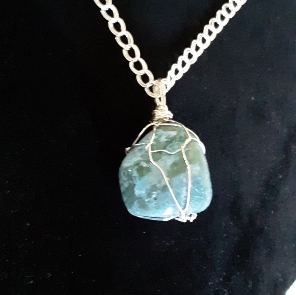 Blue jade wire wrapped pendant and necklace - Picture 4 of 4